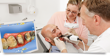 디지털 시스템을 이용한 1-day 진료, 치아상태 진단부터 치아 수복물 제작, 시술까지 병원 내에서 한번에 이뤄지는 1-day시스템을 제공합니다.